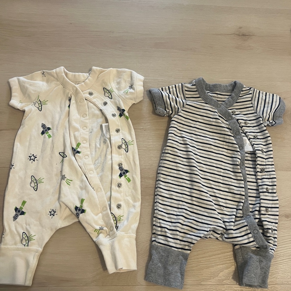 Hanna Andersson Cream and Gray Kids One Pieces Bodysuits